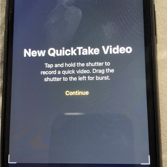 Used but like new IPhone XR selling for 340 - Picture 7 of 7